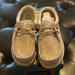 Boys Youth Hey Dude Walley Beige size 4y